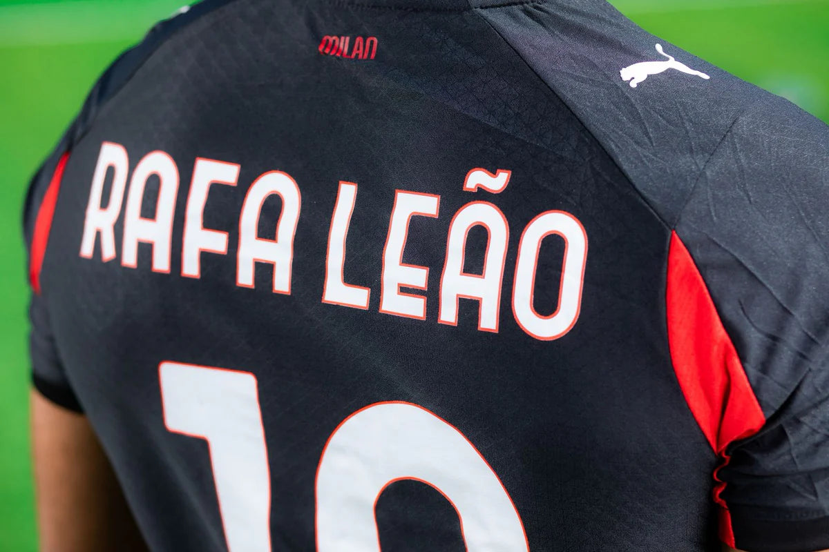 AC Milan players' jersey in a special edition featuring Leao's image