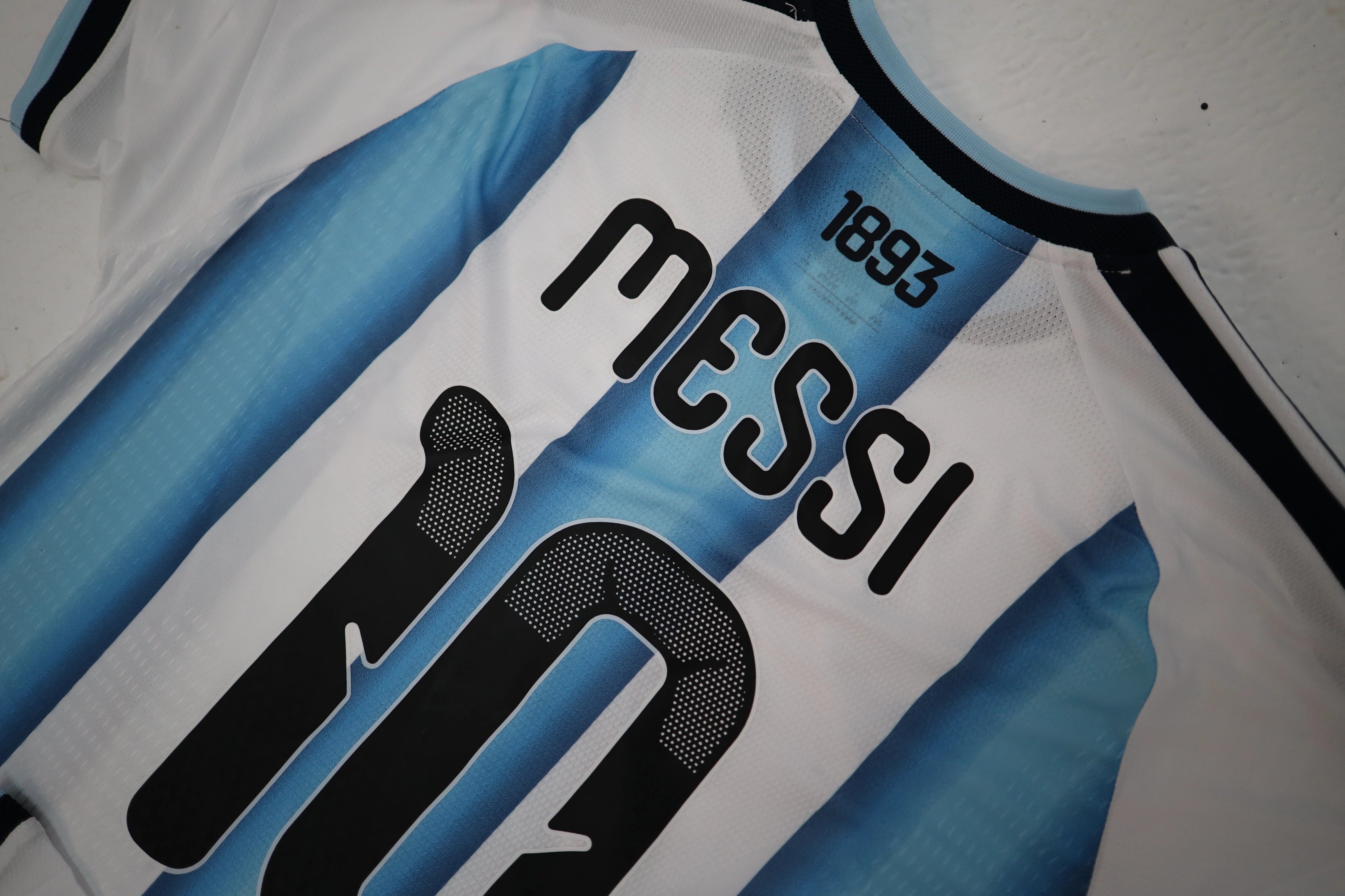 قميص منتخب الأرجنتين الأساسي 2026 الرسمي نسخة اللاعبين بالطباعة الأصلية لميسي