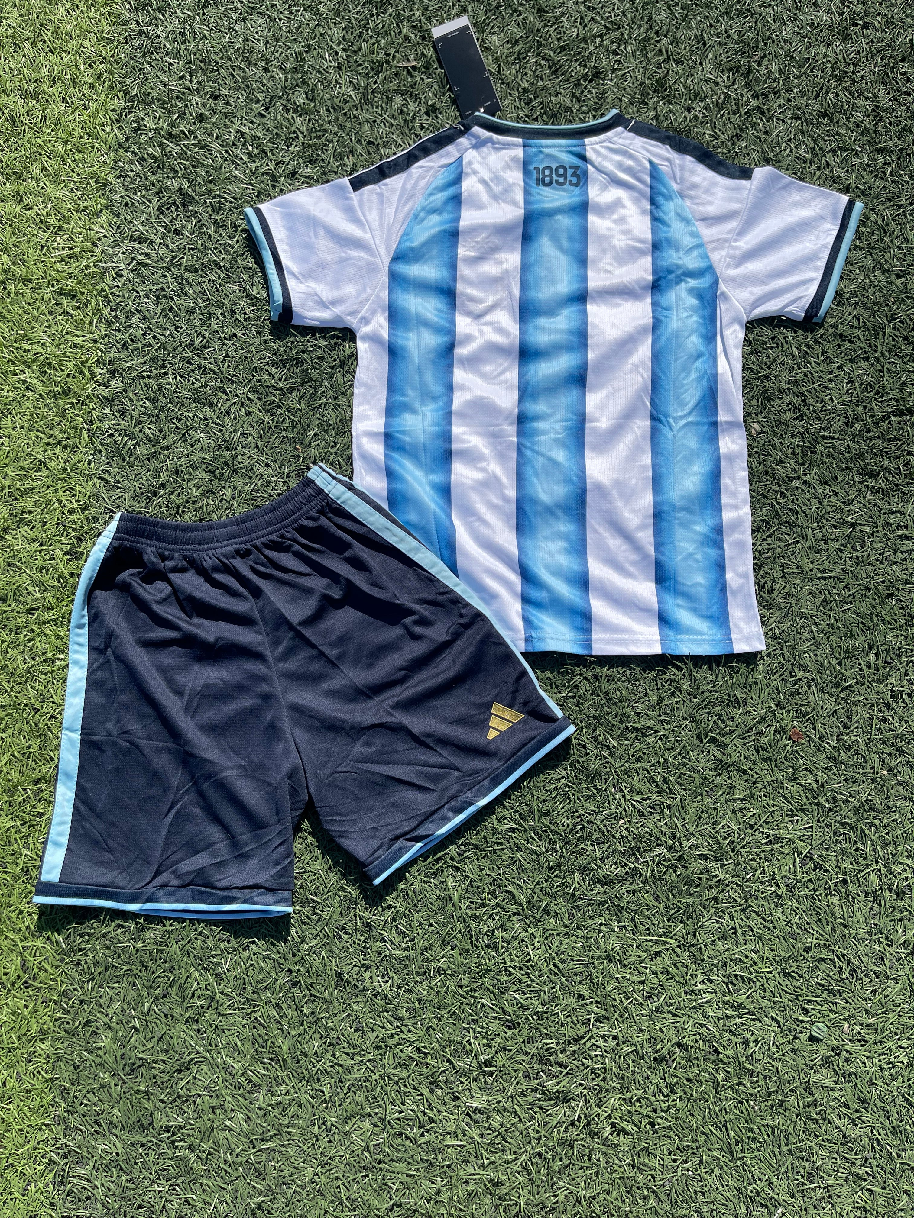 طقم الأرجنتين الأساسي لكأس العالم 2026